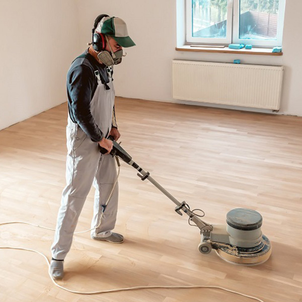 Notre technicien effectue aussi le ponçage, la vitrification ou l'huilage de votre parquet.